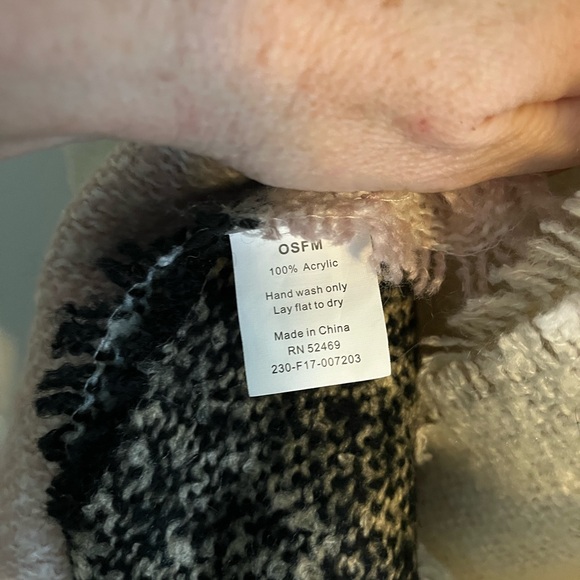 Soft Knitted Oversized Scarf - Picture 3 of 4